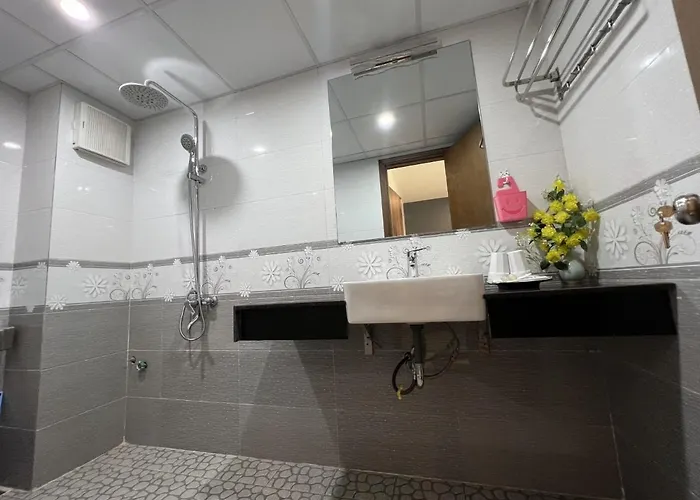 Khách sạn hẻo lánh 1102 Hạ Long